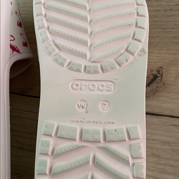 Crocs Flamingo Print Slide Sandals Iconic Comfort Pool Beach Womens Size 7 - Picture 4 of 4